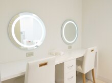 オルラーヌビューティーインスティテュート 広島(ORLANE BEAUTY INSTITUTE HIROSHIMA)の雰囲気（お化粧直しのスペース）