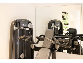 トレーニングスタジオ G3/ショルダーマシン