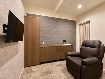 ネイルドシレラ パセーラ店(nail de SIRELLA)の写真/【フットケア専門スタッフ在籍】巻き爪・タコ・魚の目・角質ケアなどのフットトラブルを改善します◎