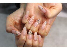 指先に、品格と煌めきを