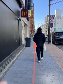 エモーション 横浜関内店(Emotion)/マクドナルド側へ