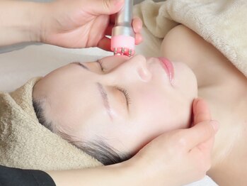 癒しの郷 池袋店の写真/【透明感溢れる毛穴レス肌に☆】小顔・黒ずみ・お肌のお悩みに♪手技と最新エステ機械で完全アプローチ♪