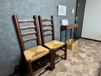 BRUSH/お子様連れでも安心の待合席