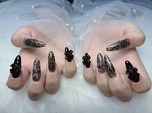 アールズネイル(R-s nail)の雰囲気(ヌードフレンチに蝶パールチャーム付き、清楚で上品な大人ネイル)