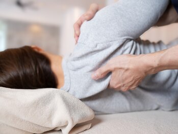 ひびきレディース整体 日吉の写真/【一生に一度、背中美人で残す】ドレスで注目される後ろ姿を華奢見せ★エステでは届かない魅せる美姿勢に★