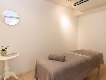 ラ カルナベル(La Carnabel)/美容鍼/耳つぼジュエリー/小顔