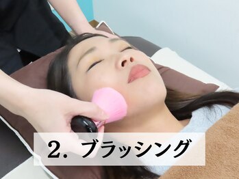 堺整骨院 小郡院/2. ブラッシング