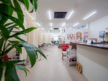 はっぴー骨盤 猫背整骨院整体院/広々とした内観です。