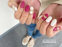 カシュカシュ(Cache Cache)/ゴールドアクセ風マットネイル