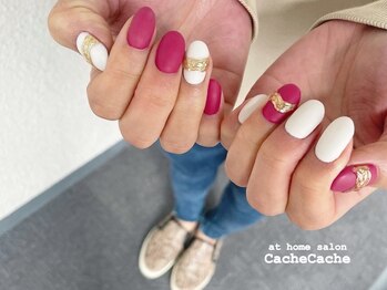 カシュカシュ(Cache Cache)/ゴールドアクセ風マットネイル