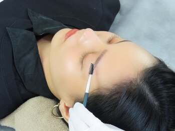 ピンキー 中野(pinky)の写真/眉毛の癖や毛流れを整え眉毛のコンプレックスを解消できる眉毛パーマ《ブロウリフト》＋眉毛WAX