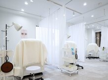 カルフールノア 錦糸町店(Carrefour noa)の雰囲気（白とグレー基調でお客様からも好評の店内♪錦糸町/東京/墨田区）
