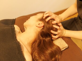 アロムティユル(AromeTilleul)/ヘッドスパ／小顔矯正