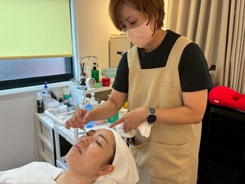 ディクト レディースシェーブ(DCT LADIES SHAVE)の写真/≪後ろ姿から、品格を語る≫熟練シェービング×毛穴洗浄で、かつてない透明感と艶をその肌に。