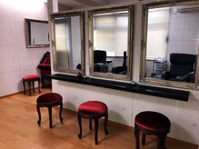 ラズル ダズル(RAZZLE DAZZLE)/メイクスペースも充実★