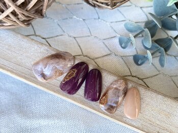 アース 入間店(HAIR & MAKE EARTH)の写真/オフィスでも映えるシンプル可愛いネイル★OLさんや主婦の方にもオススメ◎選べるデザインも多数あります♪