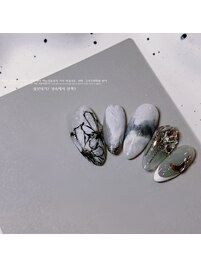 ゴージャスで個性映えネイル