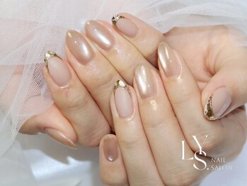 リス ネイルアンドビューティー(LYS)の写真/【フィルイン、初回オフ無料】熟練の技術で“魅せる指先”。シンプルデザインでも写真映えする美フォルムへ