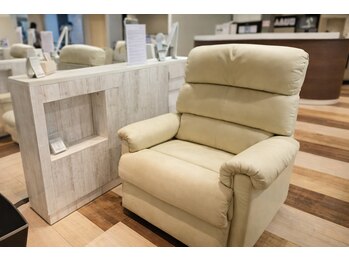 エメローズ 心斎橋店(AIMEROSE)/ふかふかソファー