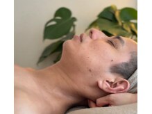 メンズ脱毛＆ヘッドスパ MEN'S with Lilina. 新横浜［ヒゲ脱毛/全身脱毛/VIO脱毛］/ドライヘッドスパ　マッサージ