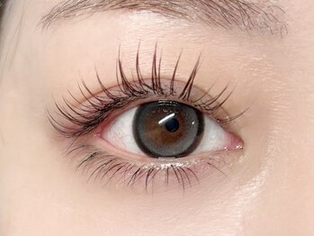 エイチ(H)の写真/抜け感ブラウン×絶妙カラーで自分史上最高の目元へ♪丁寧なカウンセリングで理想の似合わせを提案◎