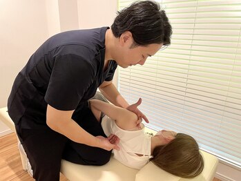 三宮チラックス鍼灸整体院/巻き肩改善◎肩甲骨はがし！