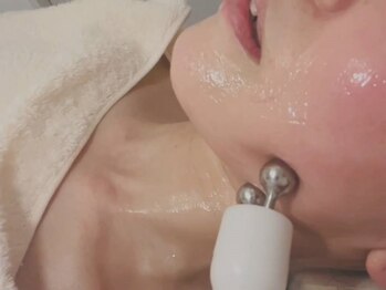 サロン ド エメ(Salon de Aimer)の写真/【完全個室/お子様同伴可/ベビーベッド完備】リフティング小顔60分￥4950→￥3800がオススメ◎