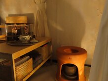 ジェン/黄土椅子のよもぎ蒸し