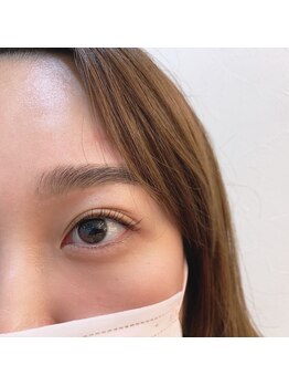 イードット(E.)/眉毛とまつげで垢抜け顔に!