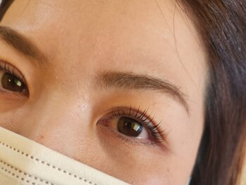 頭の癒し専門店 ララ(LALA)の写真/人気のパリジェンヌで、上品でぱっちりした目元を実現！アイライン効果も◎ナチュラルに目力UPが叶います♪