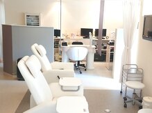 仕切りがあるので他のお客様が気になりません☆