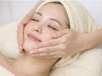 トゥーセブンネイルズ(TwoSevenNails)の写真/新★フェイシャル導入！たるみ/シミ/毛穴ケア、本来の明るさへ導く艶肌エステ！選べるピーリングで劇的改善