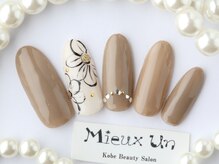 ミューアン(Mieux Un)/モノトーンフラワーネイル