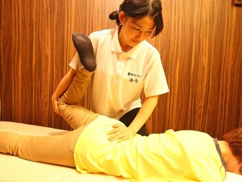 整体サロンふう/骨盤をグイッと