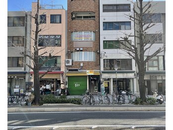 プライベートサロン ルクサージュ(Luxeage)/目印の窓看板