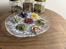 ブルームーン(Bloomoon)の雰囲気（35種のハーブから『いい香り』を何種でもブレンドできます！）