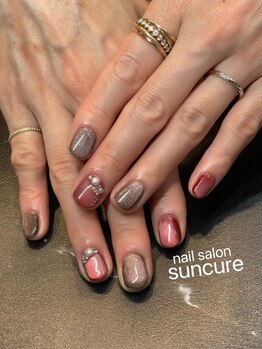 サンキュア(suncure)の写真/短いお爪でも洗練された手元に♪高技術×ハイセンスなネイリストが、あなたの理想の指先を叶えます☆