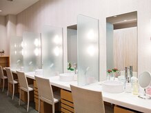 ソシエ エステティック 横浜店(SOCIE esthetic)の雰囲気（ロッカールームやメイクルームも完備も完備。）