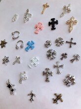 Juicynailではパーツも種類豊富★お客様のご要望に合わせて常にトレンドの新しいパーツを入荷してます◎
