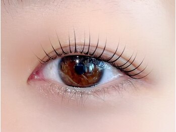 エヌラッシュ(N lash)の写真/【似合わせラッシュリフト】でまつ毛を立ち上げ、光が入りこむ印象的な目元に♪韓国風の束感仕上げも可☆