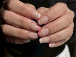 シンプルピンクフレンチネイル