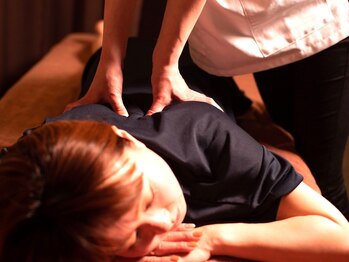 アロマ de ほぐし 三萩野店の写真/オールハンドの施術で全身のコリや疲れをスッキリ解消♪首肩コリ・腰痛・日々溜まるお疲れにアプローチ☆