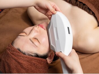 美人バスト 表参道店の写真/新導入小顔ウルトラα9900円でたるみ改善★韓国素肌を叶える美白美肌コラーゲンフォト9900円や毛穴洗浄も有