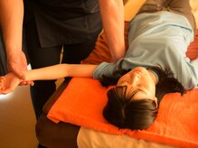 バランス整体サロン ノリノリ(NORINORI)/11）仰向け　施術例　1