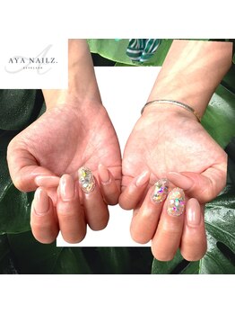 アヤネイルズ アンド アイラッシュ(AYA NAILZ.&Eyelash)/シンプルにキラキラをプラスして