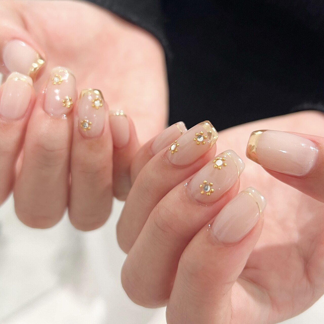 2025年-2026年冬トレンド】ミラーフレンチのネイルデザイン集｜人気順