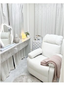 ナナイロ(nanairo)の写真/初めての方も安心!個室でゆったり過ごせる♪Wi-Fi完備で推しやドラマを見ながらの施術もOK◎