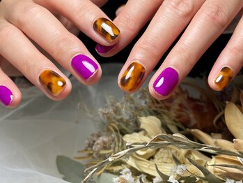 サロンドフォーエイチ(salon de 4H)/べっ甲とパープルで秋風ネイルに