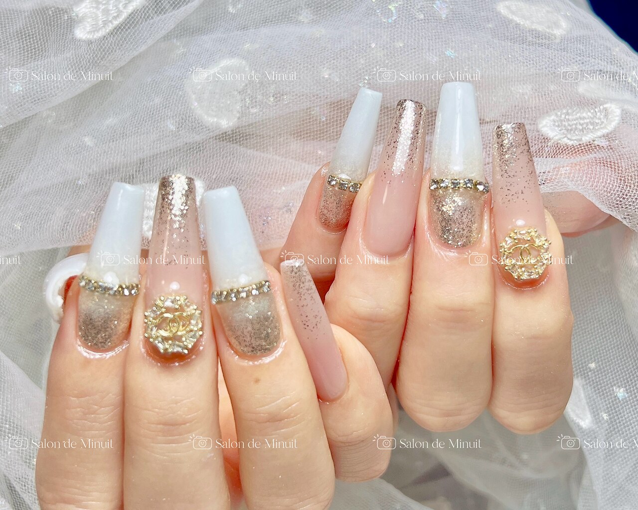 2025年-2026年冬トレンド】ゴールド ロングのネイルデザイン集｜人気順