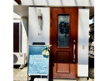 ル ボヌールの雰囲気(駐車場2台完備。フロア別完全個室の一家屋サロンです♪)